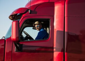 Caminhoneiro autônomo: crie um planejamento financeiro mais eficiente
