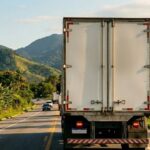 Falta de caminhoneiros pressiona o frete: isso ajuda ou atrapalha quem vive da estrada?