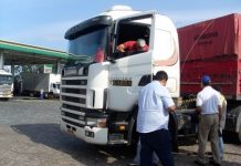 Projeto Caminhão 100% avalia veículos na Rodovia Castello Branco