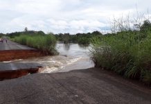 Chuvas causam desabamento de rodovia