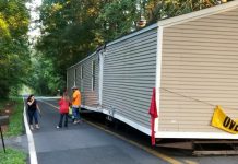 Casa é abandonada no meio de rodovia