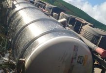 Caminhão com 45 mil litros de álcool tomba em rodovia