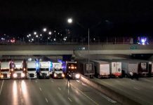 Nos EUA, 13 caminhoneiros ajudam a polícia a salvar um homem homem