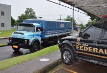 Caminhão que transportava cigarros ilegais é apreendido pela PF caminhão