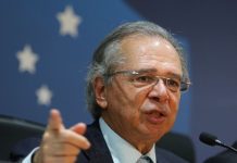Voucher para trabalhador informal vai durar três meses, diz Guedes trabalhadores